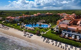 El Beso at Ocean Coral&Turquesa All Inclusive